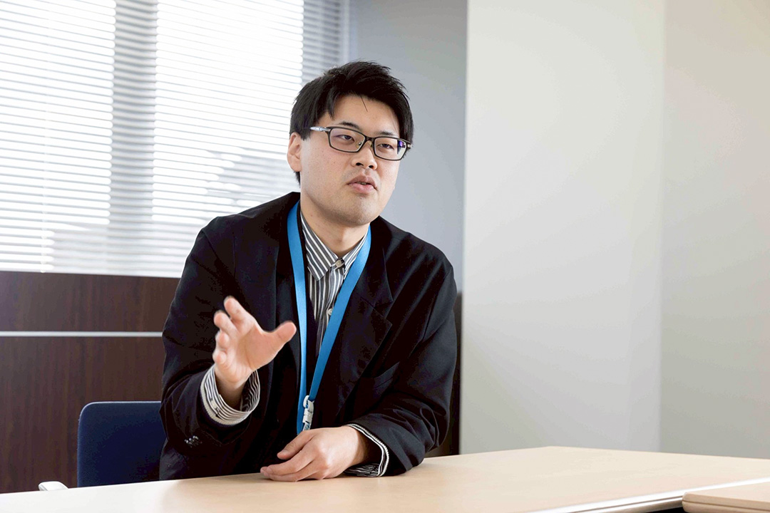 考えている様子